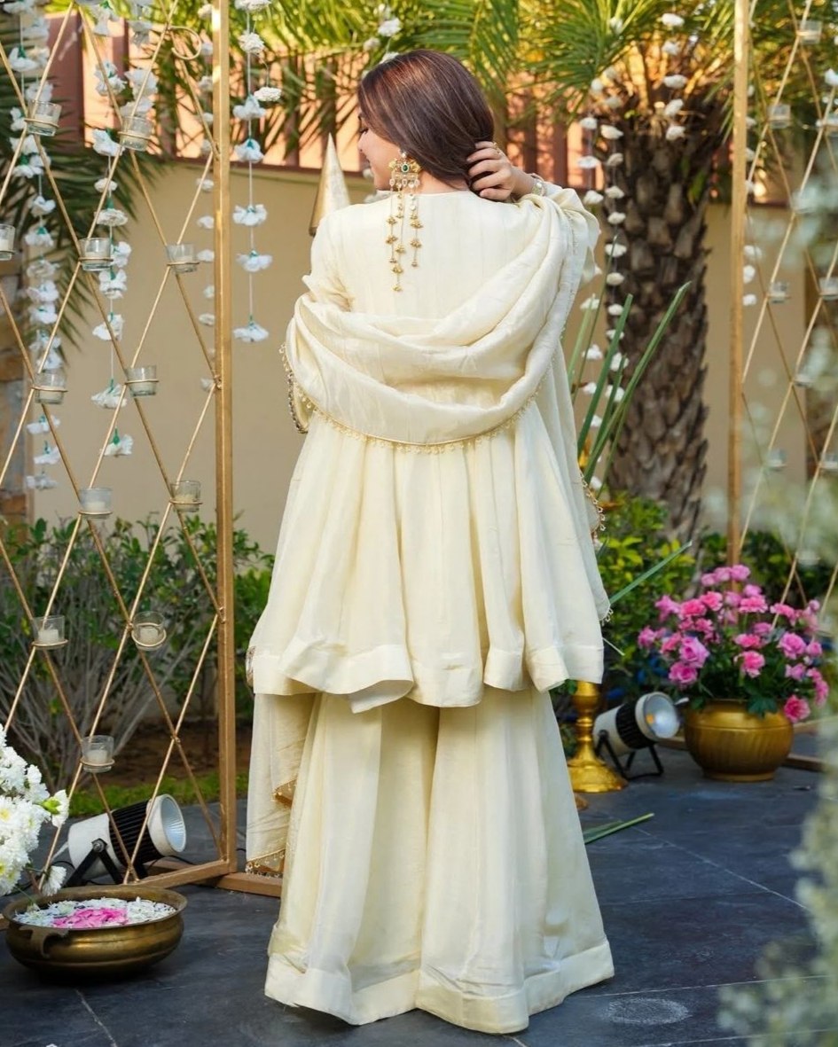 Abaya With Imported Fabric And Hand Work