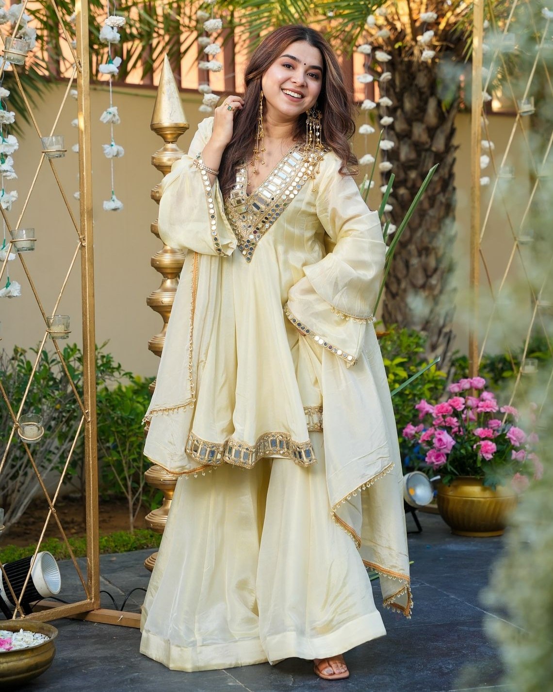 Abaya With Imported Fabric And Hand Work